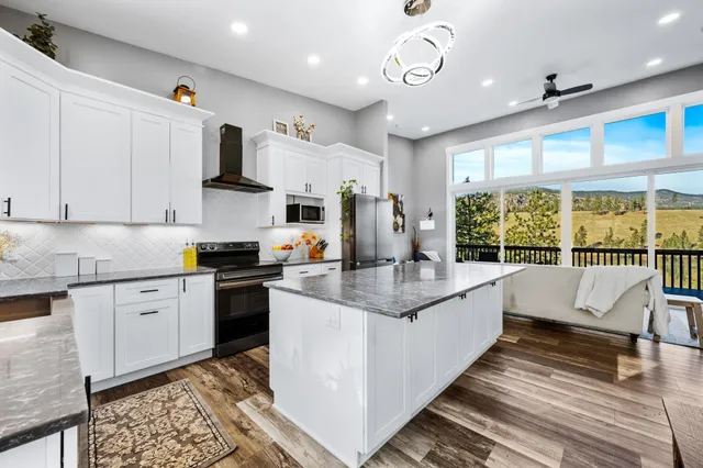 $879,000 | 21125 Byrne Lane, Nine Mile Falls, WA 99026