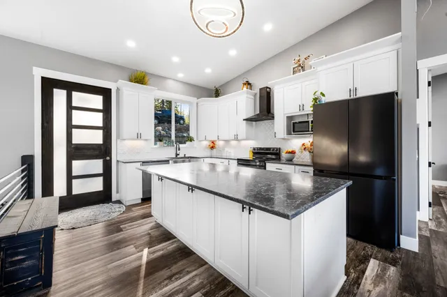 $879,000 | 21125 Byrne Lane, Nine Mile Falls, WA 99026