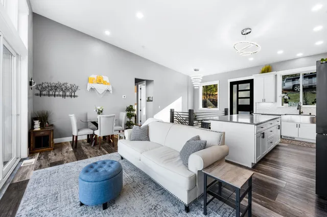 $879,000 | 21125 Byrne Lane, Nine Mile Falls, WA 99026