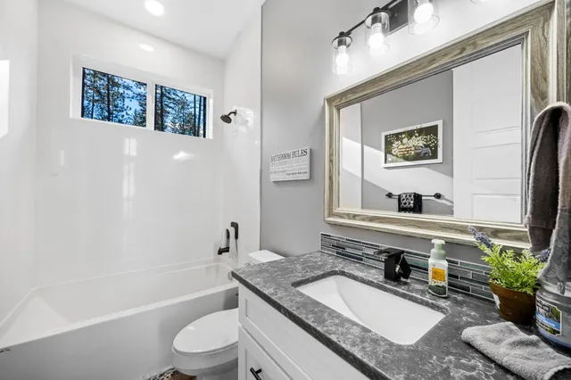 $879,000 | 21125 Byrne Lane, Nine Mile Falls, WA 99026