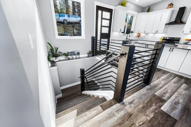 $879,000 | 21125 Byrne Lane, Nine Mile Falls, WA 99026