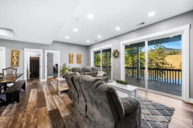 $879,000 | 21125 Byrne Lane, Nine Mile Falls, WA 99026