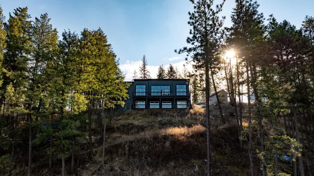 $879,000 | 21125 Byrne Lane, Nine Mile Falls, WA 99026