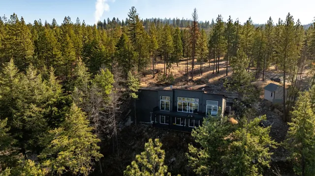 $879,000 | 21125 Byrne Lane, Nine Mile Falls, WA 99026
