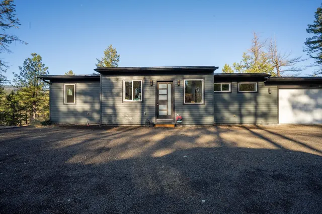 $879,000 | 21125 Byrne Lane, Nine Mile Falls, WA 99026