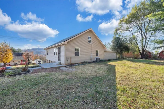 a view of a house with backyard and sitting area