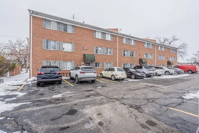 $265,000 | 10347 Dearlove Road, Unit 302, Glenview, IL 60025