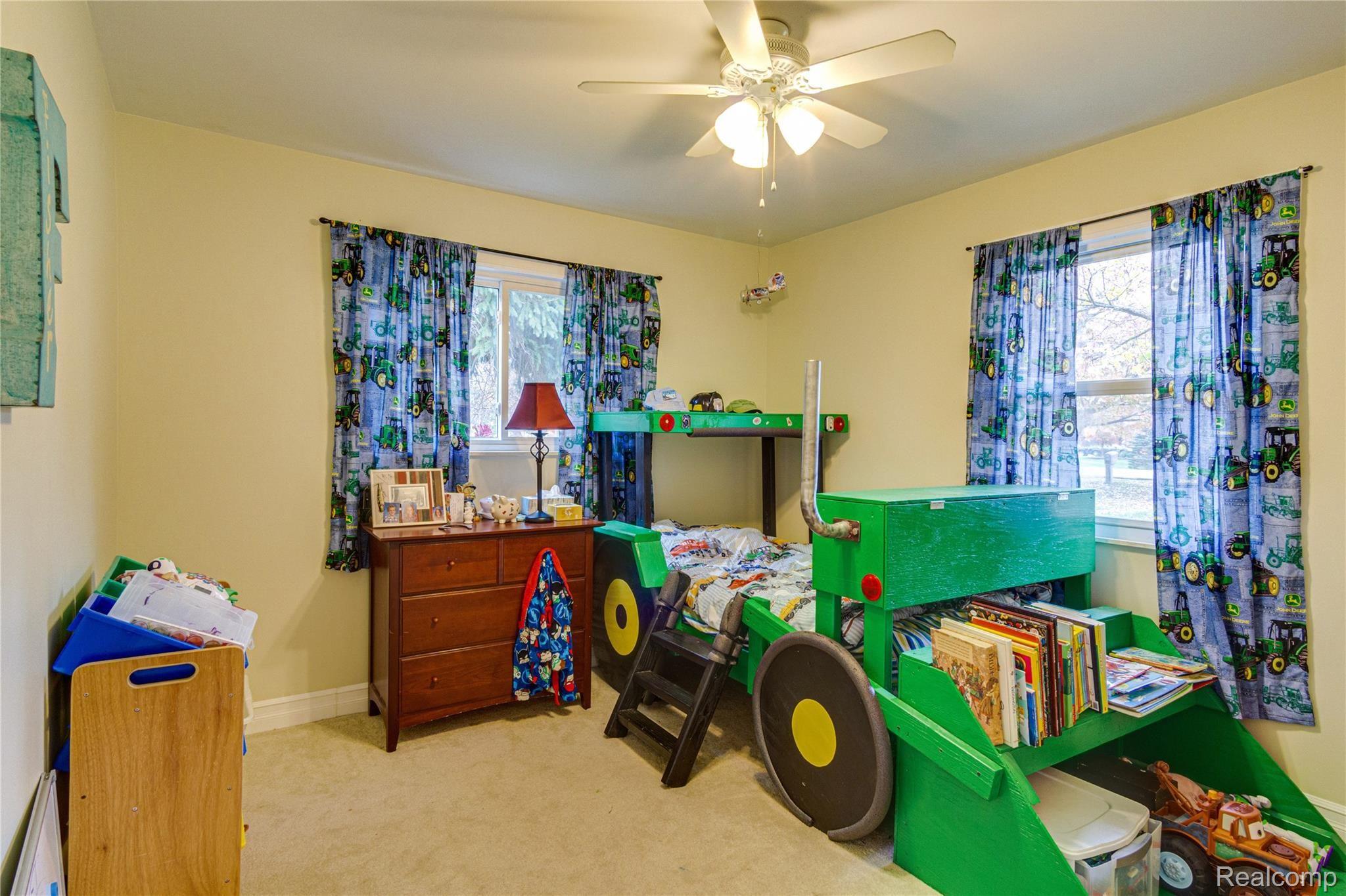 1423 North Long Lake Road Fenton, MI 48430 - Photo 14 of 30 Interiors (19 of 30).jpg
