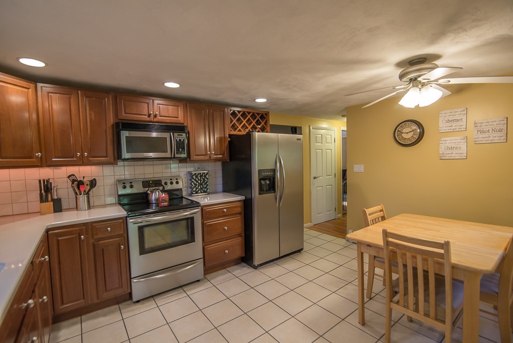 1 Diana Road Derry, NH 03038 - Photo 5 of 34