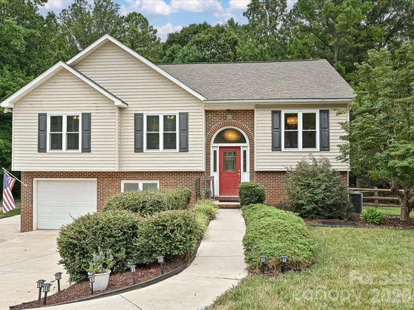$425,000 | Undisclosed Address, Belmont, NC 28012
