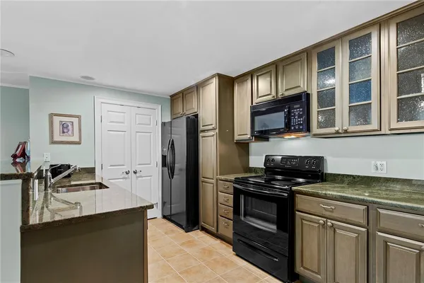 $995,000 | 9 Cutter Lane, Tiverton, RI 02878