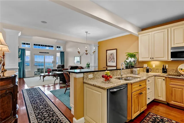 $1,095,000 | 9 Cutter Lane, Tiverton, RI 02878