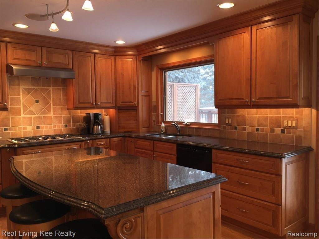 1739 Rapids Way Rochester Hills, MI 48309 - Photo 12 of 31