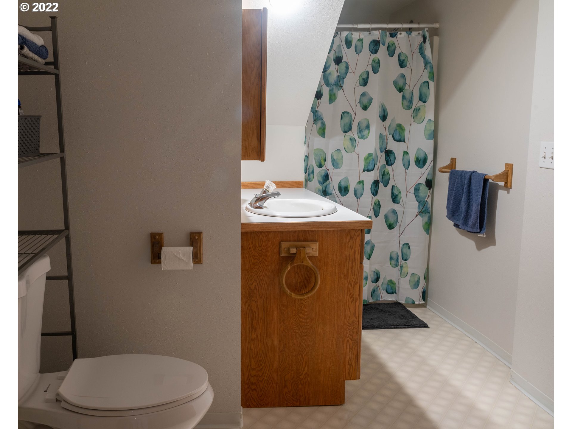 36227 Enterprise Road Creswell, OR 97426 - Photo 15 of 32 a bathroom with a granite countertop toilet and a sink