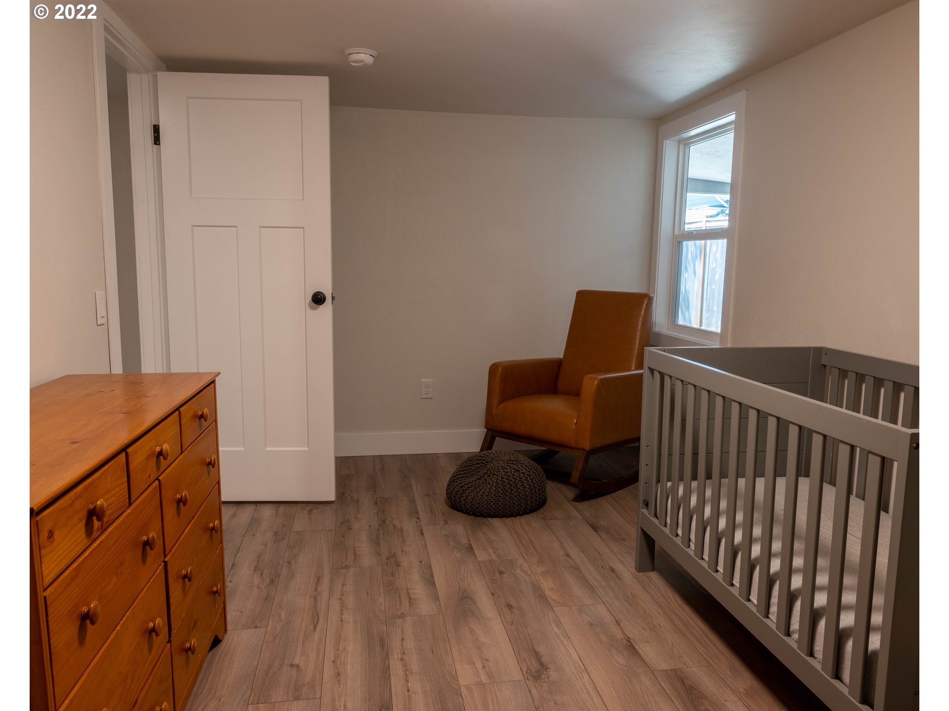 36227 Enterprise Road Creswell, OR 97426 - Photo 16 of 32 a hallway with furniture and wooden floor