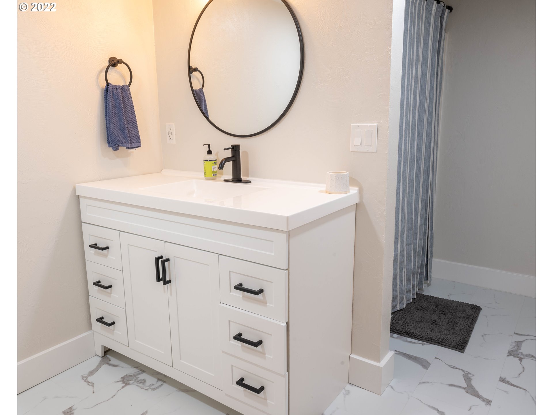 36227 Enterprise Road Creswell, OR 97426 - Photo 17 of 32 a bathroom with a sink and a mirror