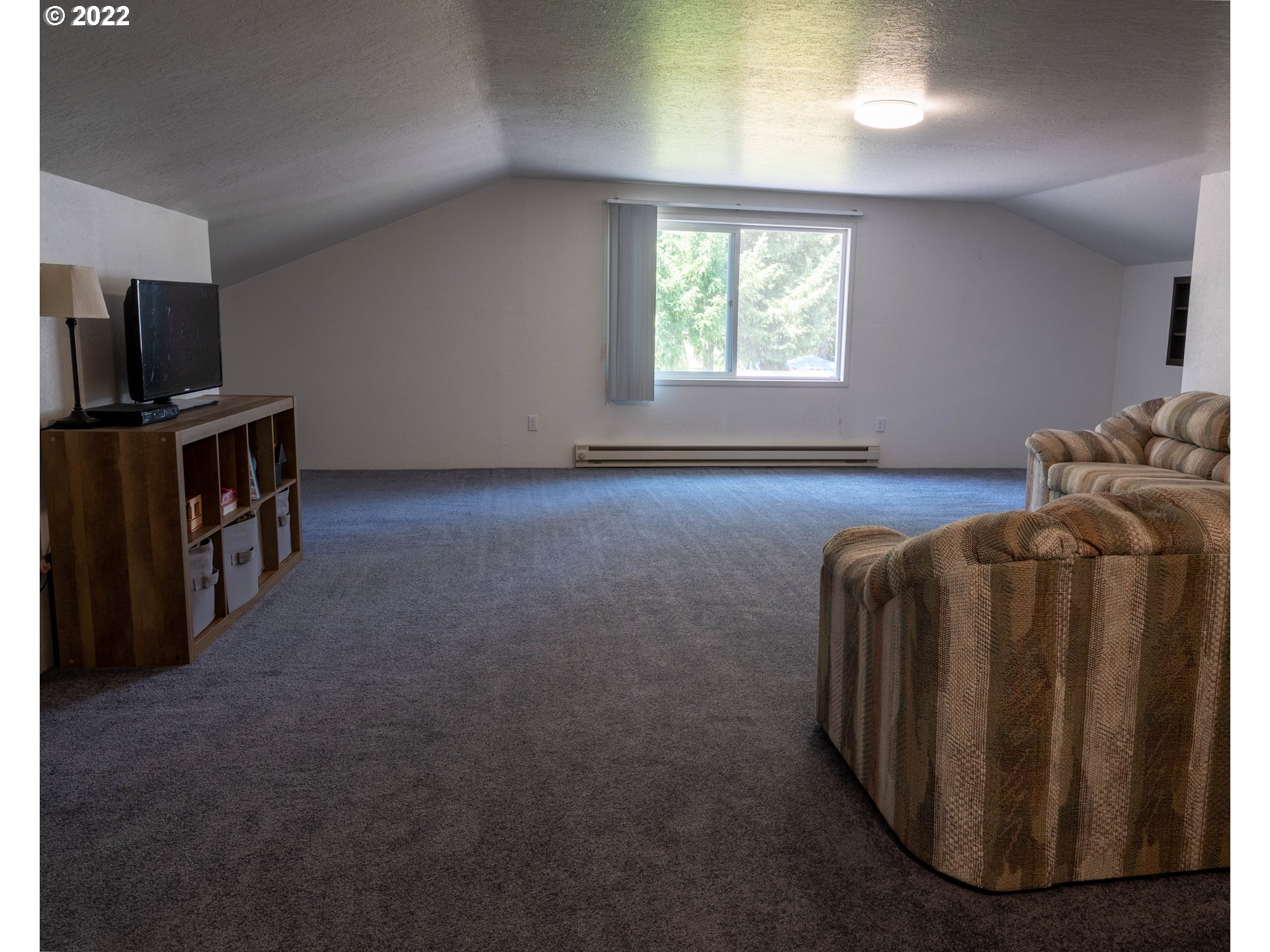 36227 Enterprise Road Creswell, OR 97426 - Photo 20 of 32 a living room with furniture and a flat screen tv