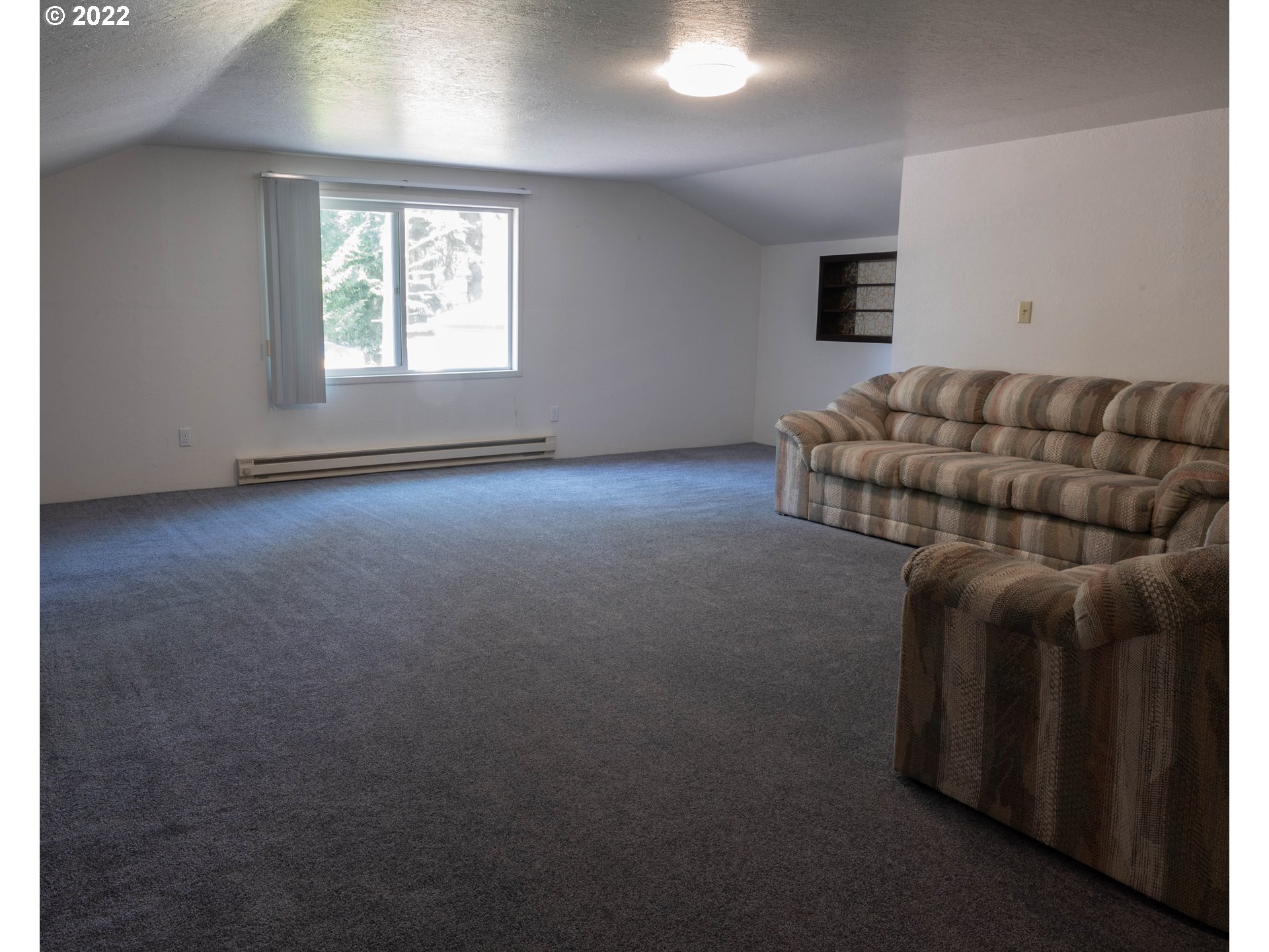 36227 Enterprise Road Creswell, OR 97426 - Photo 21 of 32 an empty room with windows
