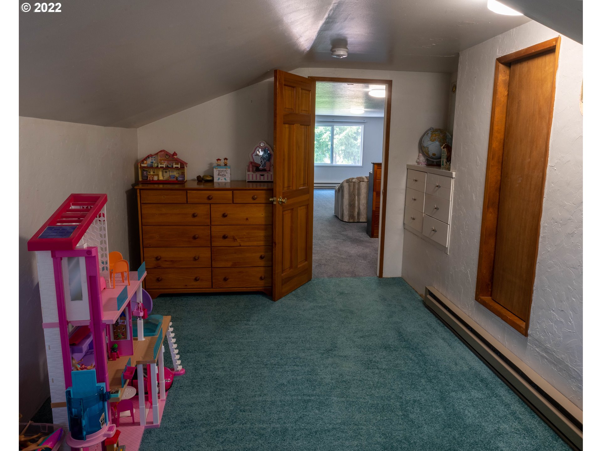 36227 Enterprise Road Creswell, OR 97426 - Photo 23 of 32 a view of a bedroom with baby crib and bedroom