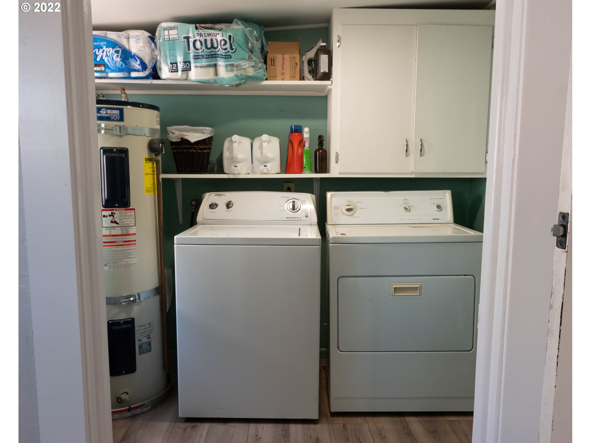 36227 Enterprise Road Creswell, OR 97426 - Photo 24 of 32 a utility room with dryer and washer