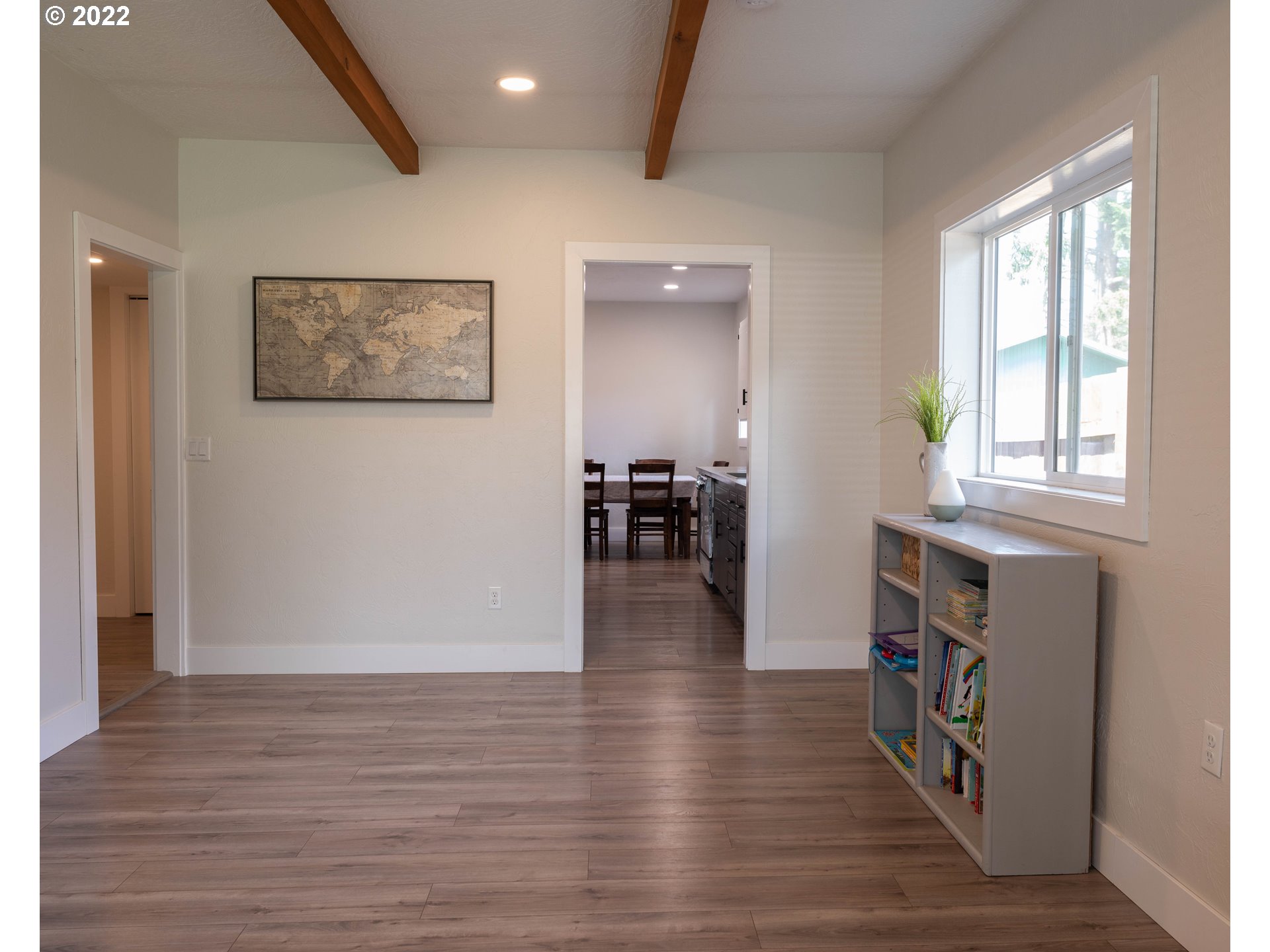 36227 Enterprise Road Creswell, OR 97426 - Photo 8 of 32 a view of an entryway with wooden floor