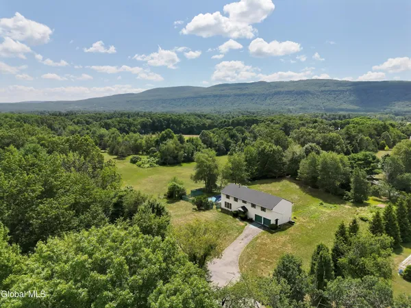 $524,900 | 16 Theresa Lane, Voorheesville, NY 12186