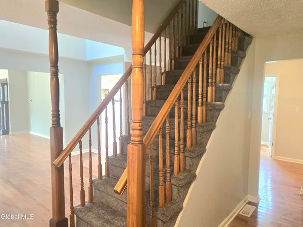 $524,900 | 16 Theresa Lane, Voorheesville, NY 12186