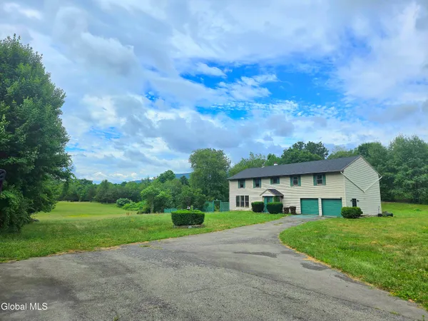 $524,900 | 16 Theresa Lane, Voorheesville, NY 12186