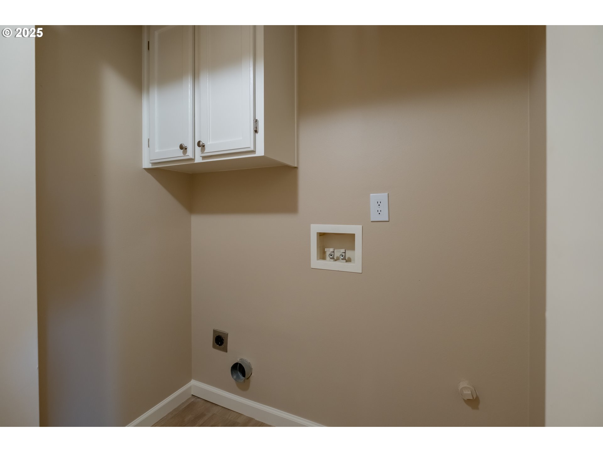 2425 Brown Road Northeast Salem, OR 97305 - Photo 23 of 28 Laundry