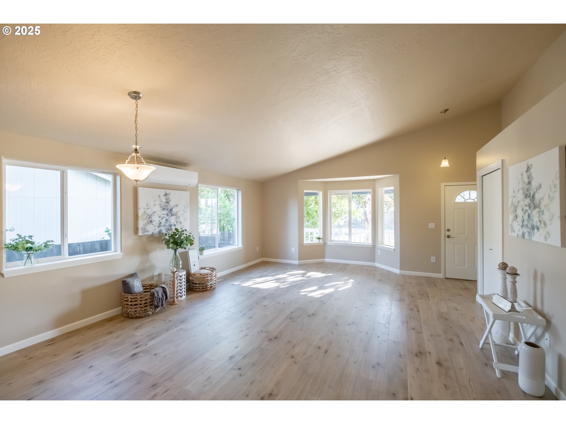 2425 Brown Road Northeast Salem, OR 97305 - Photo 4 of 28 Gallery Image 4