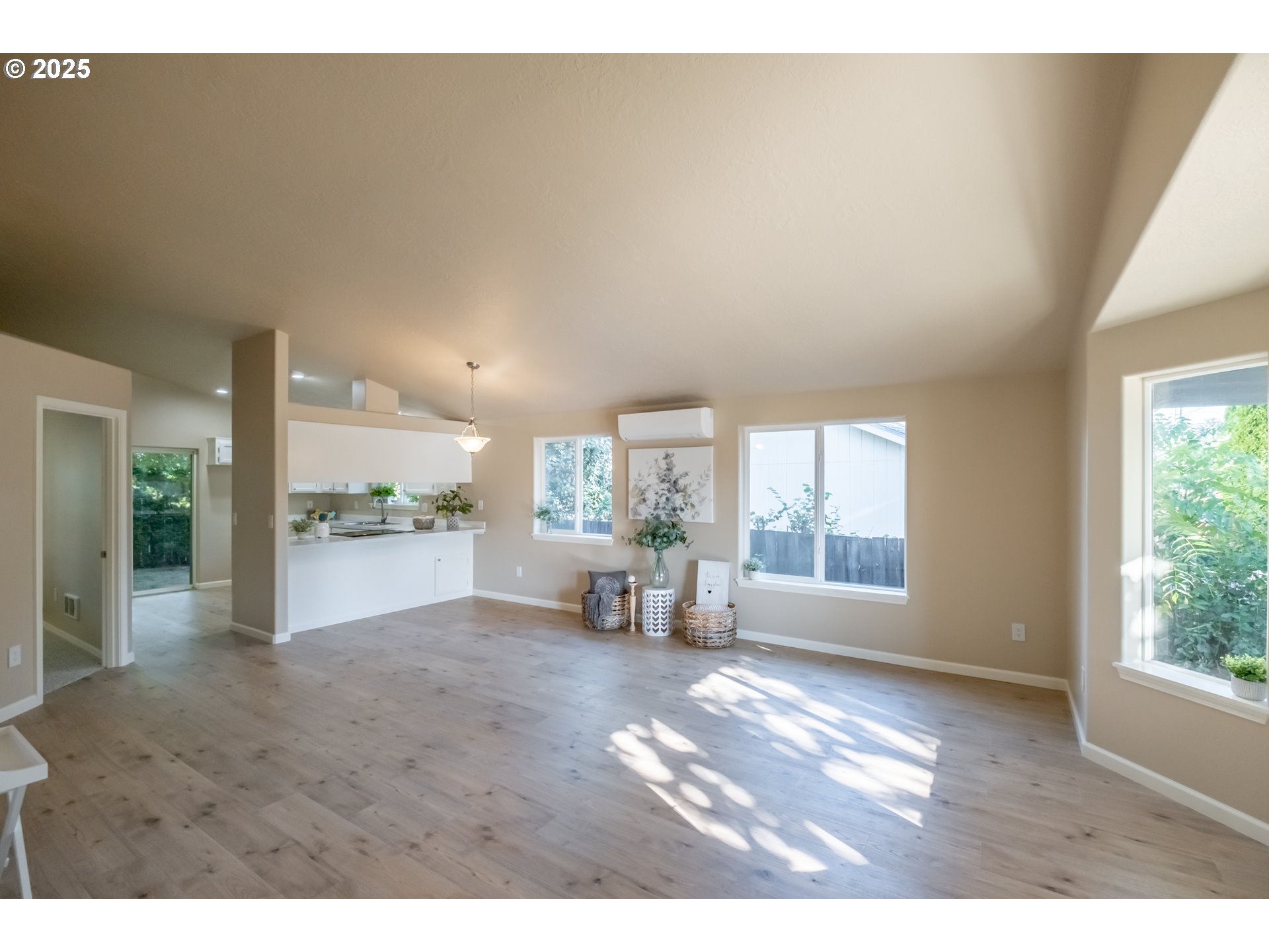2425 Brown Road Northeast Salem, OR 97305 - Photo 5 of 28 Gallery Image 5