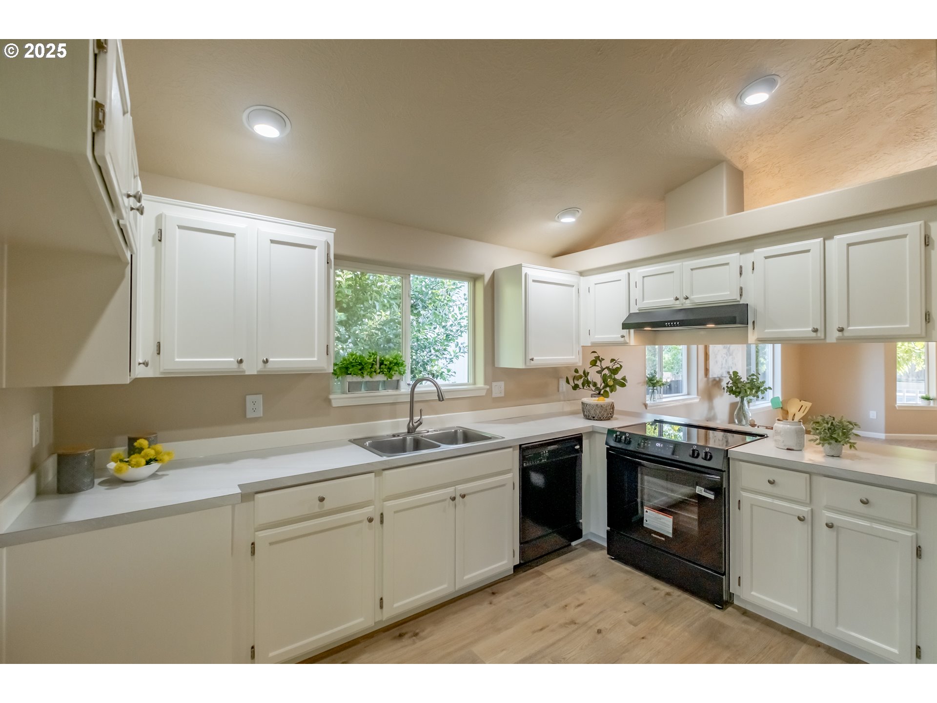 2425 Brown Road Northeast Salem, OR 97305 - Photo 7 of 28 Gallery Image 7