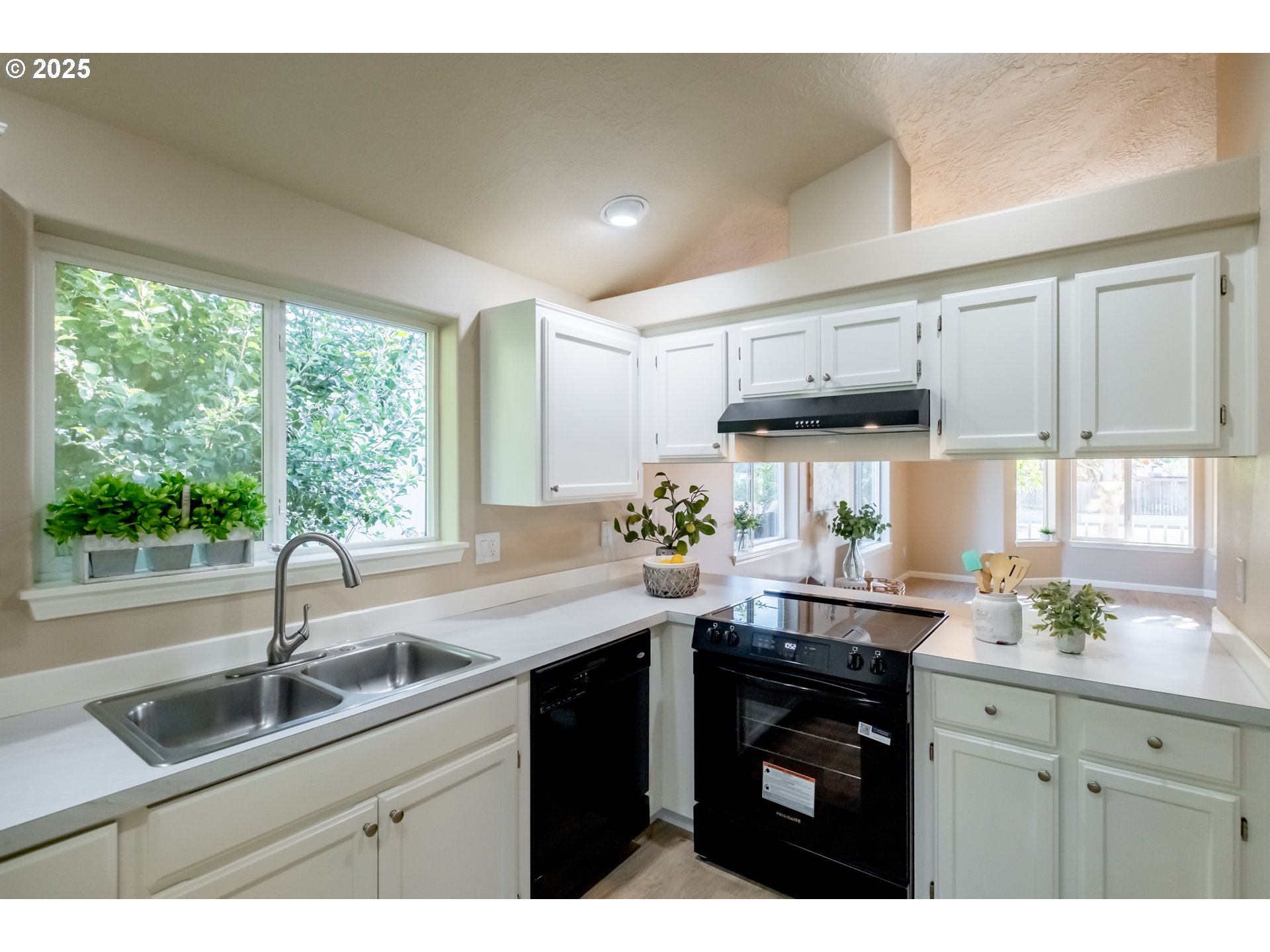 2425 Brown Road Northeast Salem, OR 97305 - Photo 8 of 28 Gallery Image 8