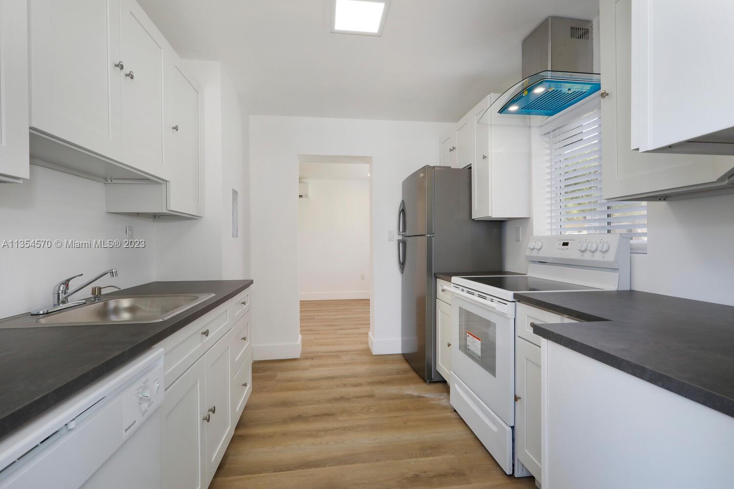 3530 Douglas Road Coconut Grove, FL 33133 - Photo 15 of 23