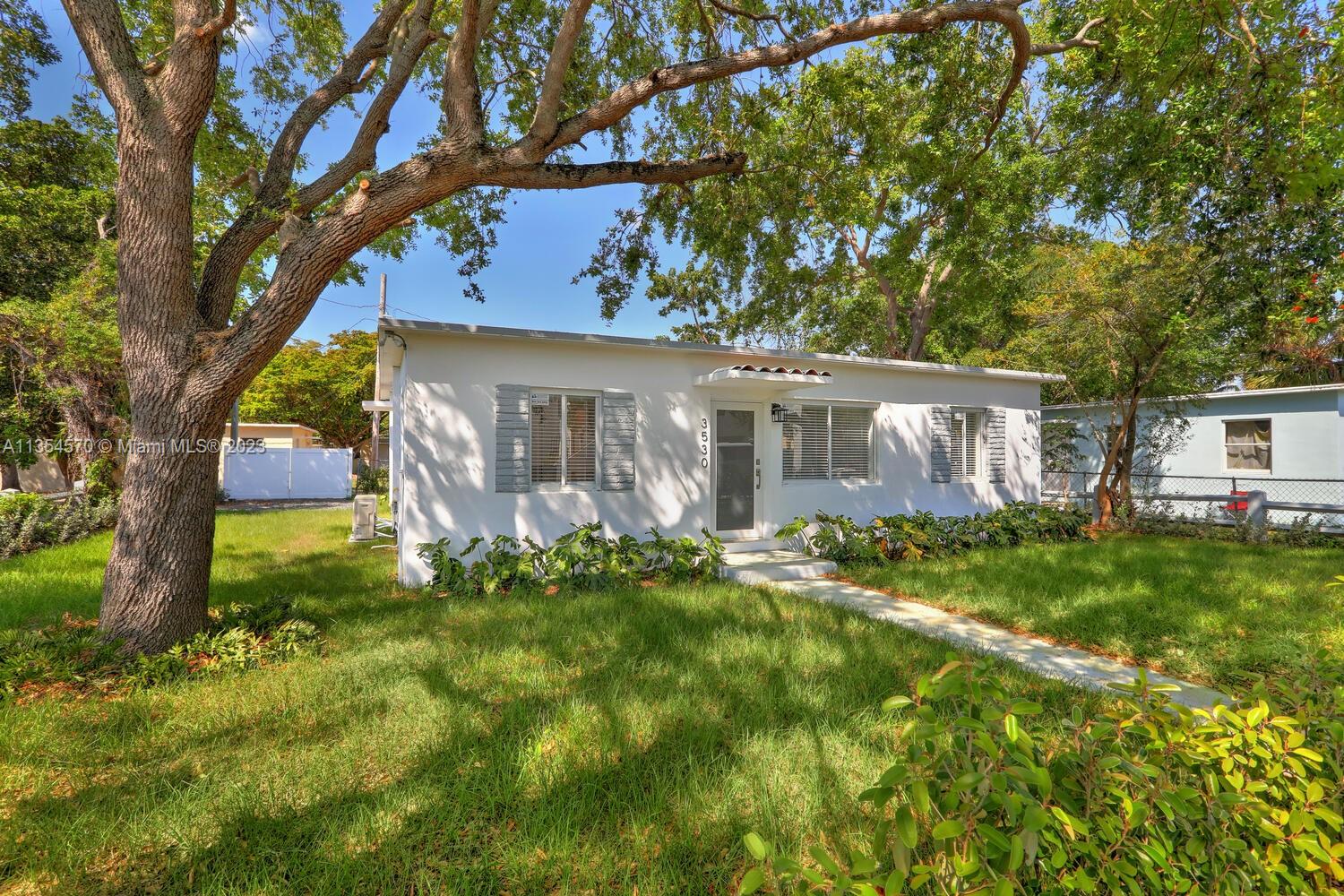 3530 Douglas Road Coconut Grove, FL 33133 - Photo 4 of 23