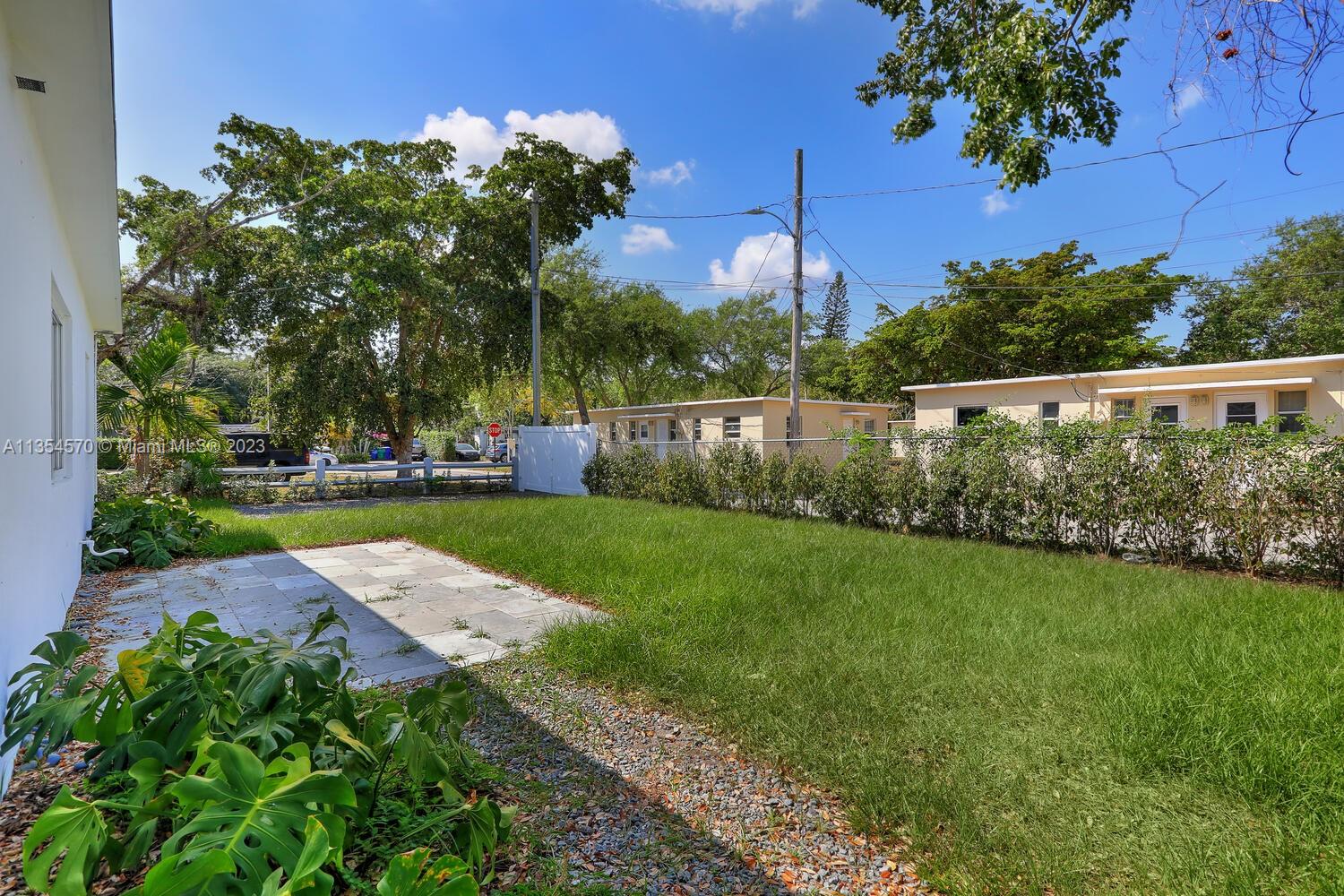 3530 Douglas Road Coconut Grove, FL 33133 - Photo 9 of 23