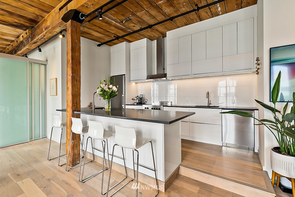 1507 Western Avenue, Unit R602 Seattle, WA 98101 - Photo 7 of 22