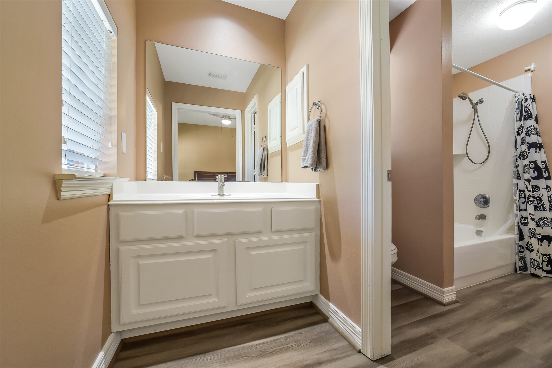 24403 Falcon Point Drive Katy, TX 77494 - Photo 25 of 32 Convenient Jack and Jill bathroom featuring separate vanity areas and the well-maintained tub-shower combo.