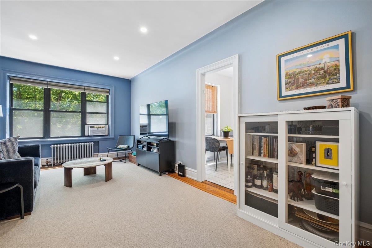 143 Garth Road, Unit 5L Scarsdale, NY 10583 - Photo 5 of 22 Living Room w/ ceiling lights