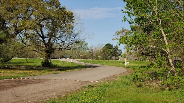 $95,000 | 105 Country Oaks Street, Brazoria, TX 77422