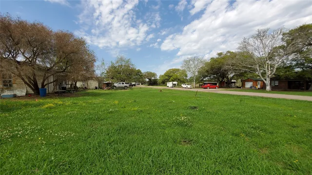 $95,000 | 105 Country Oaks Street, Brazoria, TX 77422