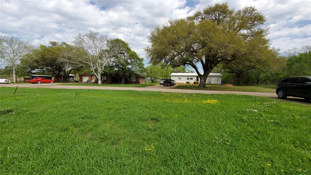 $95,000 | 105 Country Oaks Street, Brazoria, TX 77422