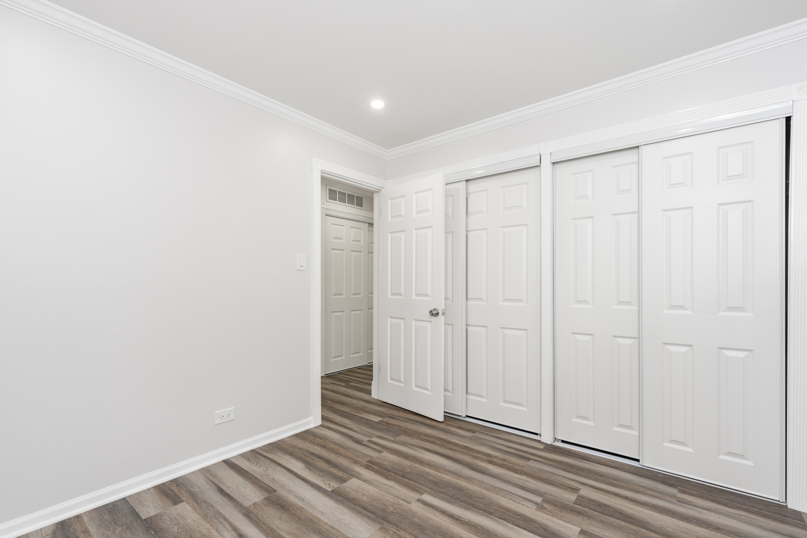 388 Nancy Lane Wheeling, IL 60090 - Photo 11 of 22 a view of an empty room