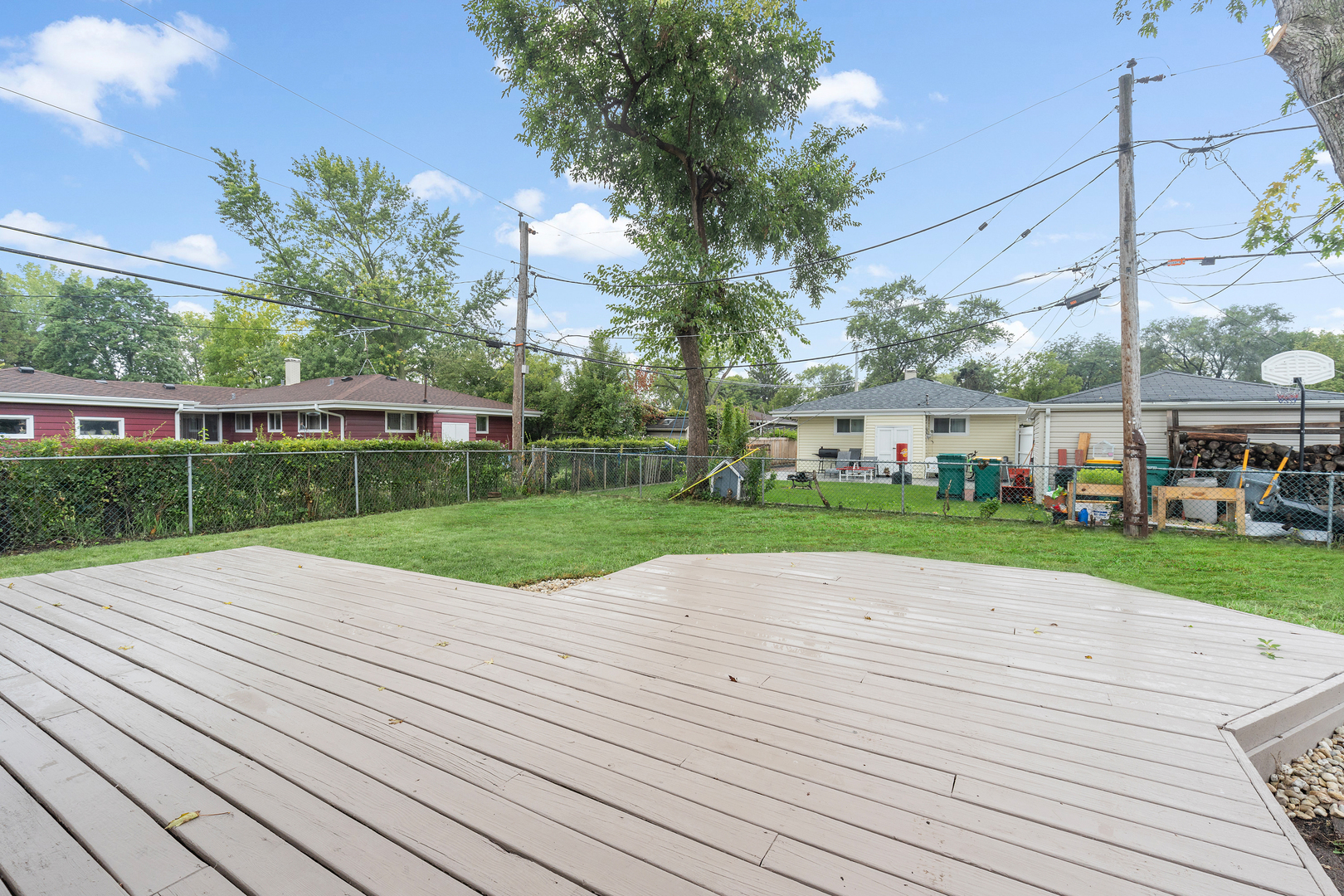 388 Nancy Lane Wheeling, IL 60090 - Photo 19 of 22 a view of a yard with plants and palm trees