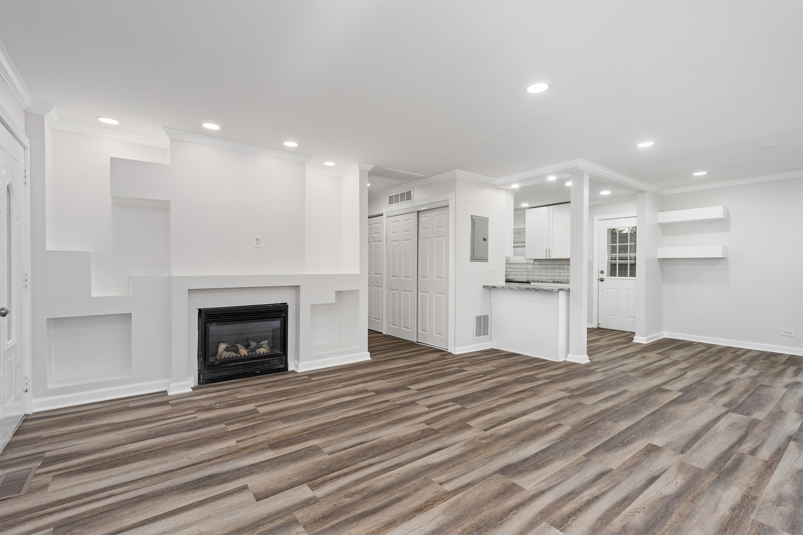 388 Nancy Lane Wheeling, IL 60090 - Photo 2 of 22 a view of kitchen and kitchen with electric equipment
