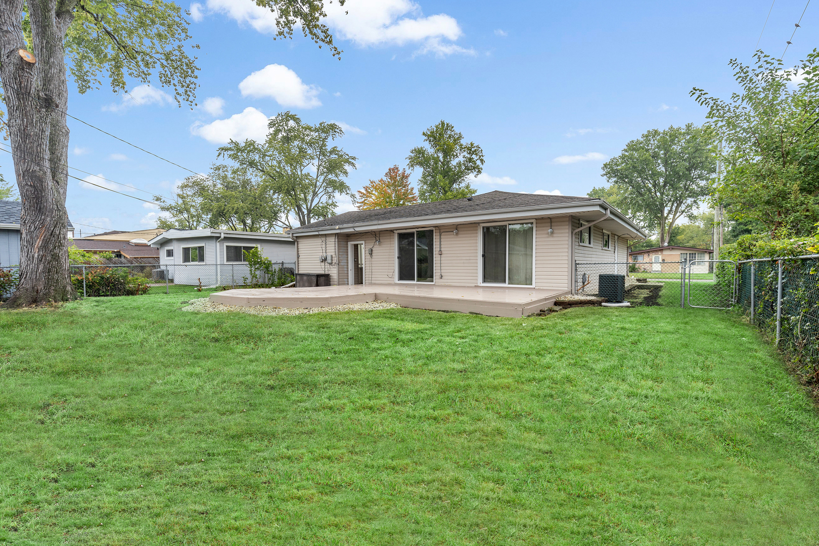 388 Nancy Lane Wheeling, IL 60090 - Photo 21 of 22 a front view of house with yard and green space