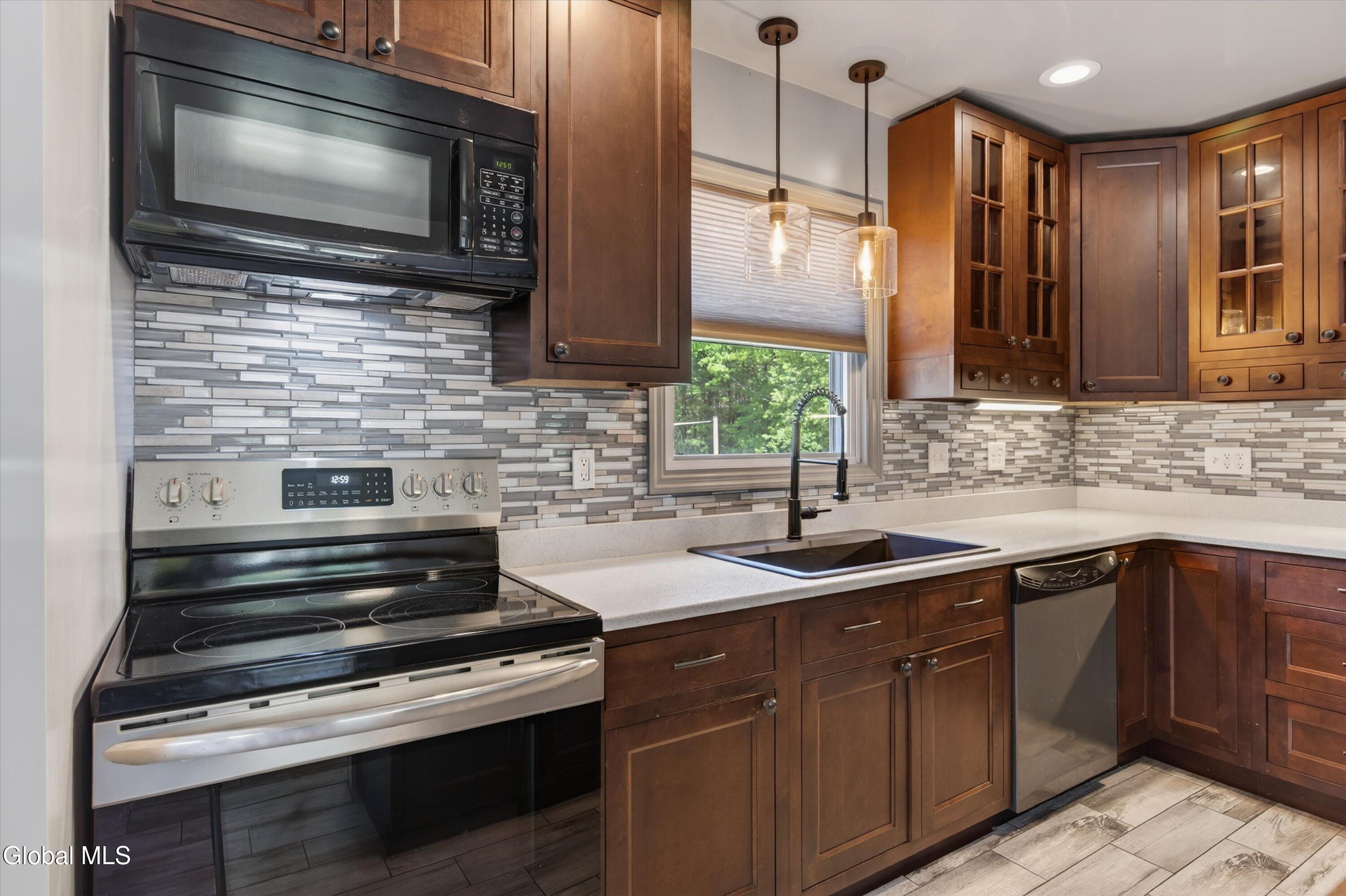 162 Clamsteam Road Halfmoon, NY 12065 - Photo 6 of 69 06-162 Clamsteam Rd-06