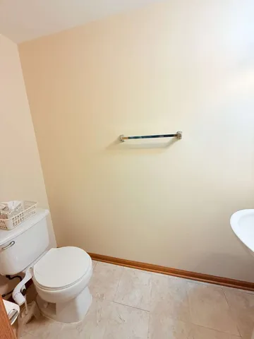 $2,250 | 705 Blossom Court, Naperville, IL 60540