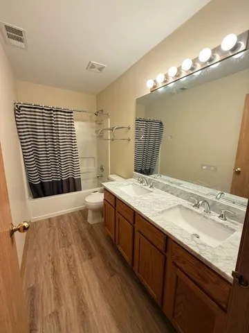 $2,250 | 705 Blossom Court, Naperville, IL 60540