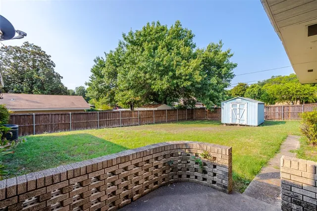 $2,300 | 5515 Longleaf Lane, Dallas, TX 75232